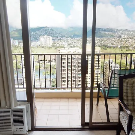 Updated 22Nd Floor Waikiki Condo - Free Parking & Wifi - Ideal For Large Family!